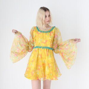 70s Psychedelic Floral Flare / Bell / Statement Sleeve Avant Garde Fit & Flare